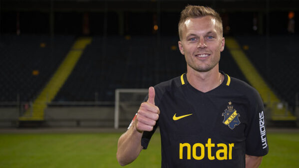 AIK värvar Sebastian Larsson