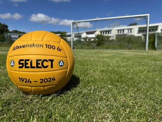 Allsvensk retroboll för att hedra 100 år av svensk fotbollshistoria